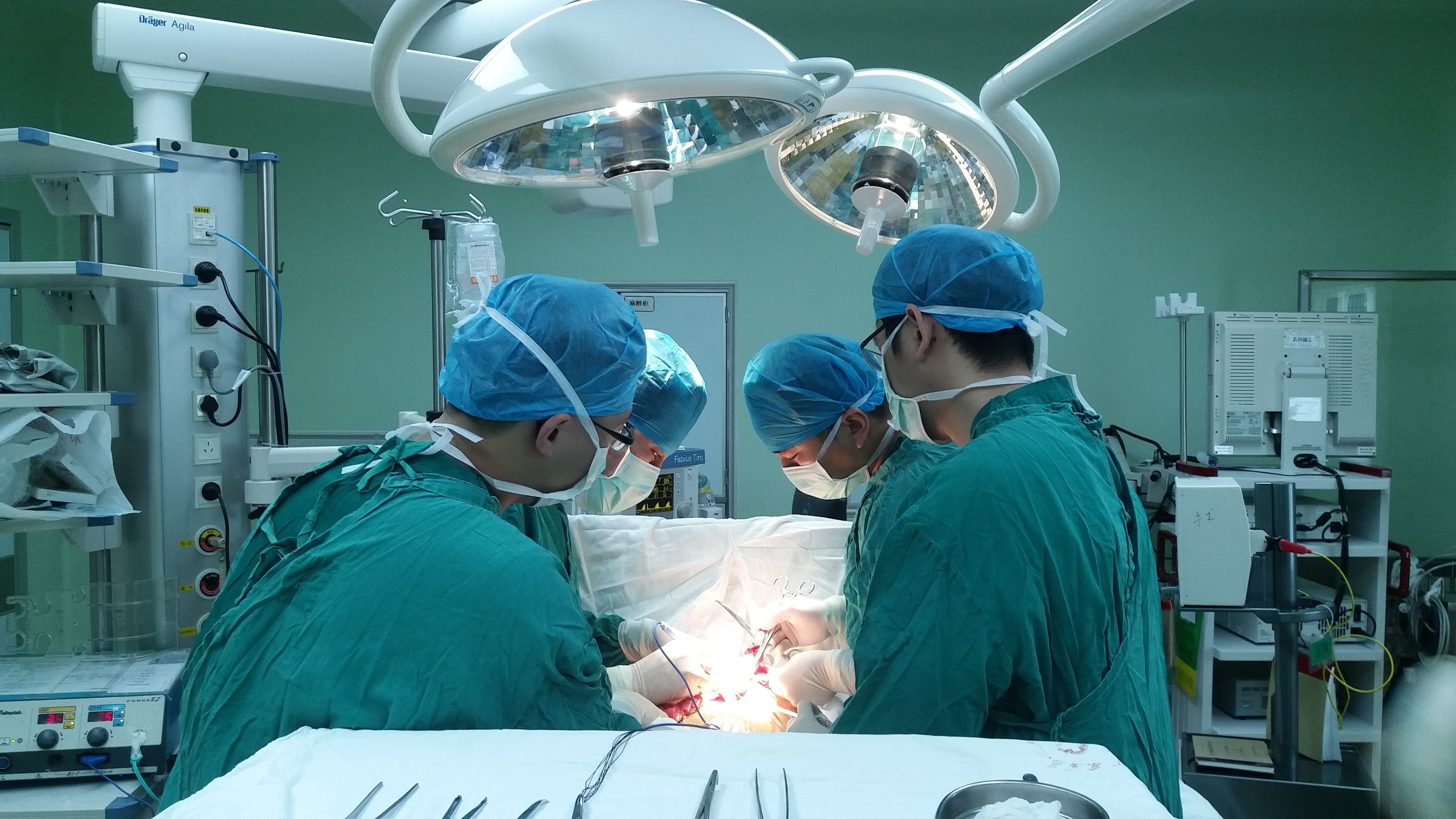 鸡胸手术恢复过程痛苦吗,鸡胸22岁手术还有效果吗