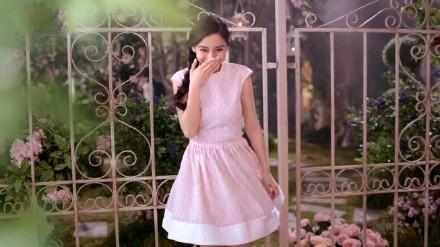 赵丽颖代言德芙巧克力广告视频,赵丽颖代言德芙巧克力的礼服