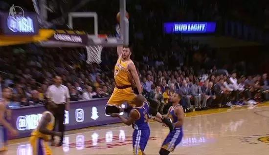 nba第一位扣篮大赛冠军,nba第一位扣篮冠军