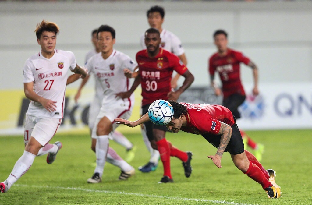 罚丢点球的高拉特是一名怎样的球员，他和浩克谁是中超NO.1？