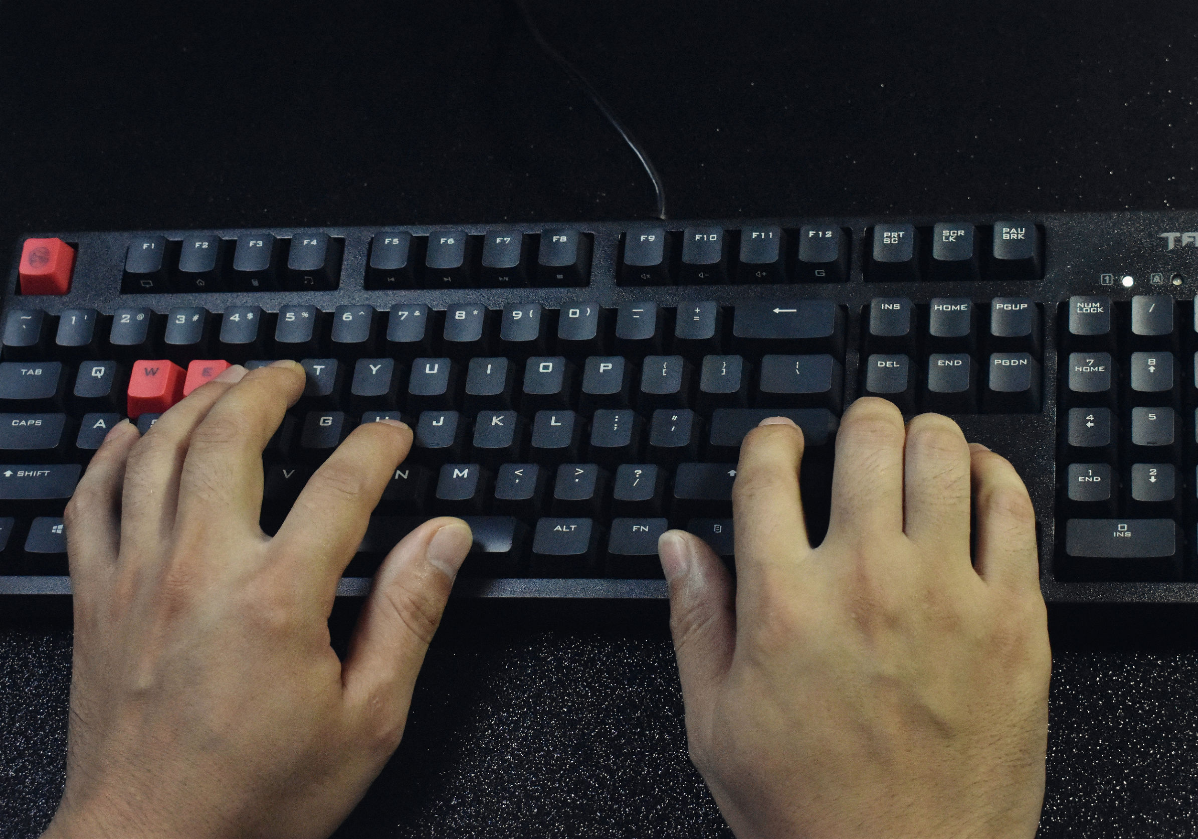 召唤师电竞机械键盘茶轴版,原厂轴xpg召唤者游戏机械键盘体验