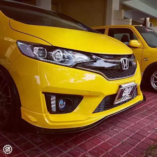 本田飞度改成骚黄色RS大包围，很黄很*力暴**