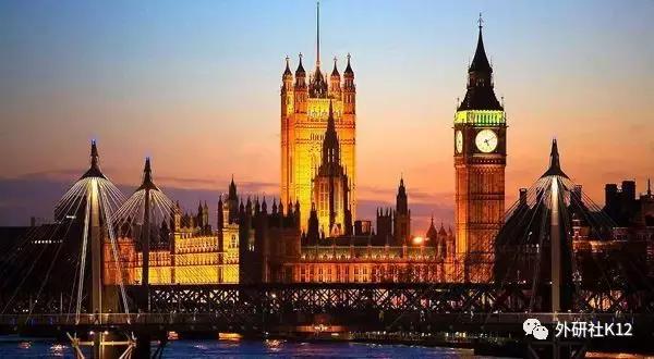 闪烁的近义词是啥,闪烁的近义词是