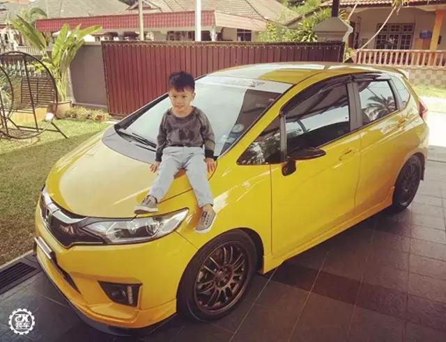 本田飞度红色改侧裙,2021款本田飞度改装大包围