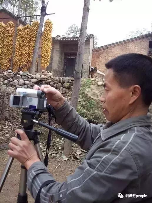 农民纪录片拍摄者张焕财:我就是一只脖子上挂着DV的“鸡”