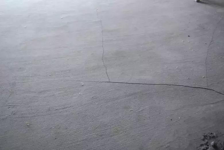 地暖回填后开裂影响暖气效果吗,地暖回填后开裂还咚咚响