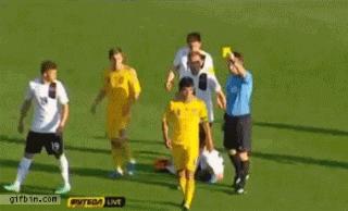 搞笑踢足球笑到吐血,爆笑踢足球