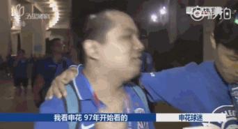 球队大败老大爷遭气昏，他们是真心喜欢足球！