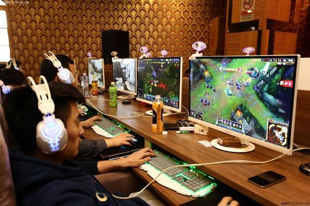 开网咖都需要哪些费用,县城开网咖挣钱吗