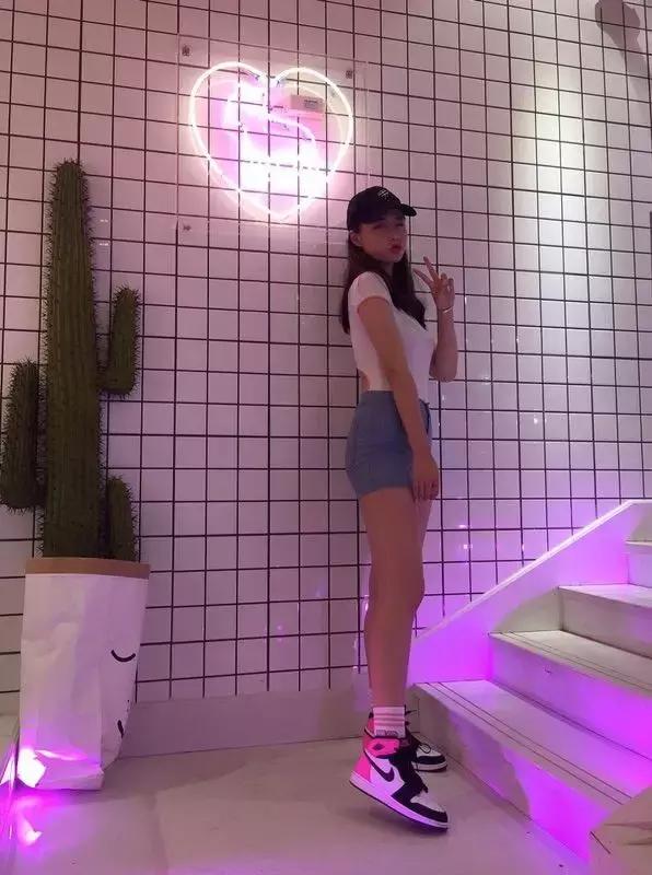 酷女孩街拍,好看的酷女孩街拍