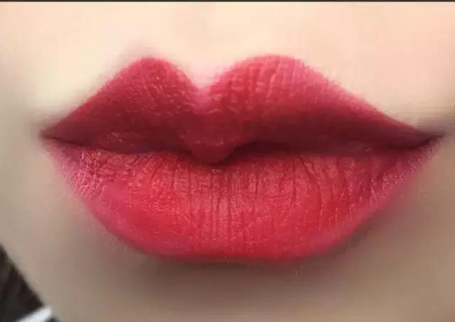 天气变冷了润唇膏,天气冷了买口红