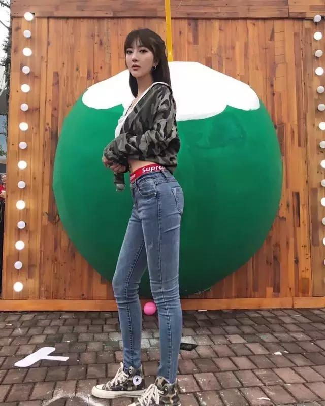 酷女孩街拍,好看的酷女孩街拍