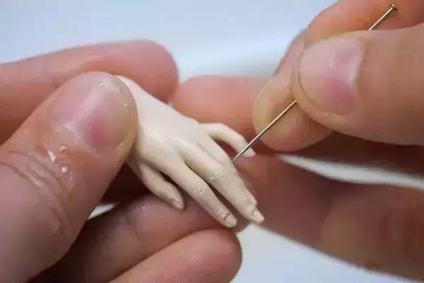 李晨花200万为冰冰买的娃娃,是他写了4个月邮件求来的私人定制