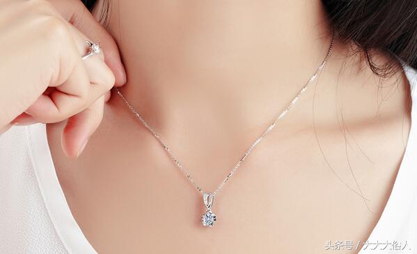 性价比高的女士项链吊坠品牌,女士喜欢的项链品牌
