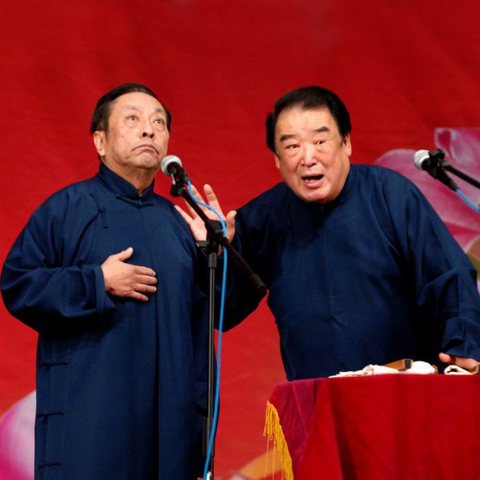 侯耀文坦言12岁的时候第一次登台,侯耀文的大师兄