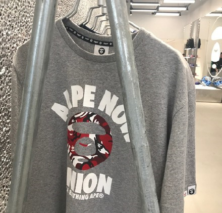 不甘做支线争上位？Aape洛杉矶新店要从Supreme碗里抢钱？