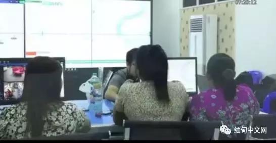 公交上把纸币撕成两半使用，以后将被定罪！