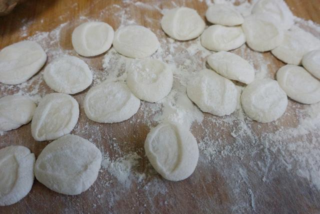 素馅饺子怎么调鲜嫩多汁,素馅饺子怎么调馅好吃呢