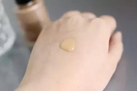 阿玛尼粉底液哪一款最好用,阿玛尼好用的粉底液排行榜前十名