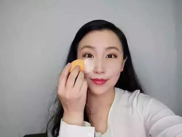 烘焙散粉的正确用法图解大全 (超级好用的控油散粉)