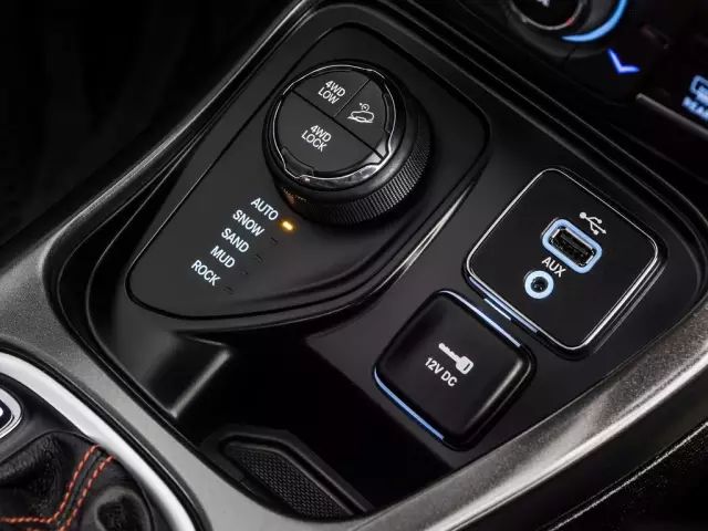 jeep指南者哪一年的值得入手,指南者顶配版值得购买吗