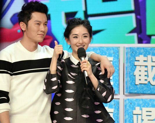 张馨予收到一颗石头就乐翻,而范冰冰收到5000万钻戒都这么高冷!