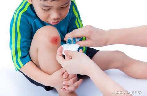 伤口化脓可以用生理盐水洗吗,伤口化脓用水洗了怎么办