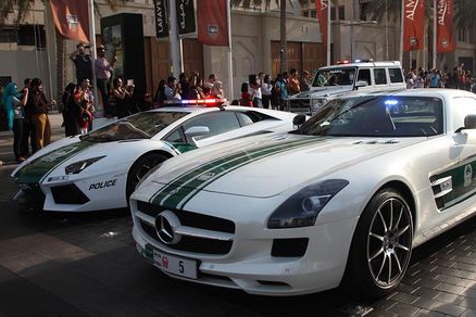 特斯拉 迪拜土豪 (迪拜土豪200辆特斯拉)