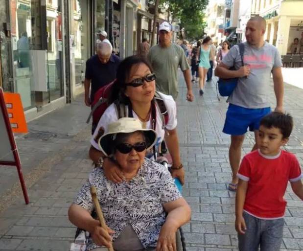 我和我的家人一起去环游北京,37岁的妈妈带着女儿环游北京