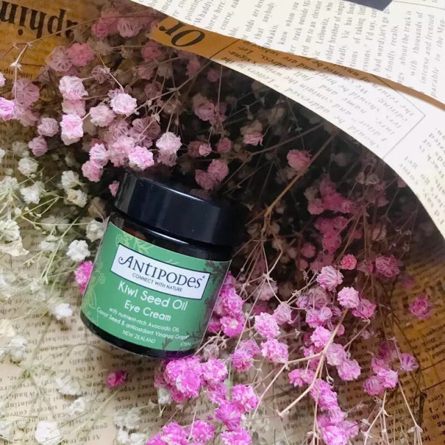 适合年轻人的眼霜精华,雅诗兰黛蓝光眼霜适合35岁使用吗