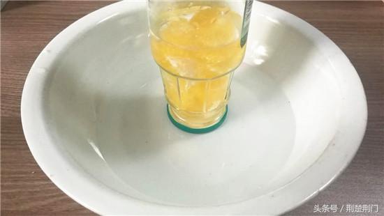 玻璃瓶塑料盖打不开什么技巧,泡酒的玻璃瓶盖打不开怎么办