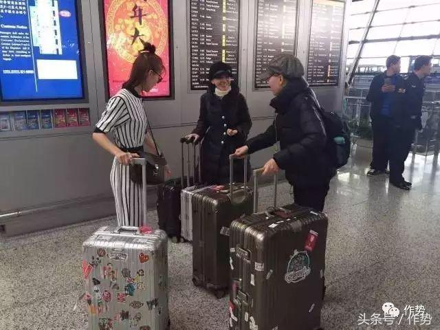 薛之谦行李里面都装什么,薛之谦拿的盒子是什么