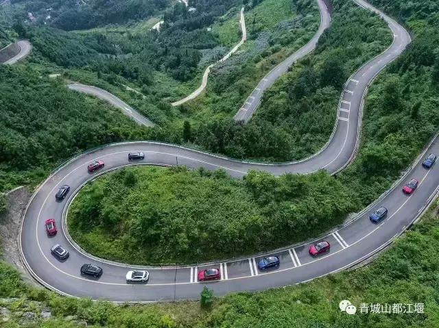 四川旅游一条很直的公路,四川唯一一条有路灯的高速公路