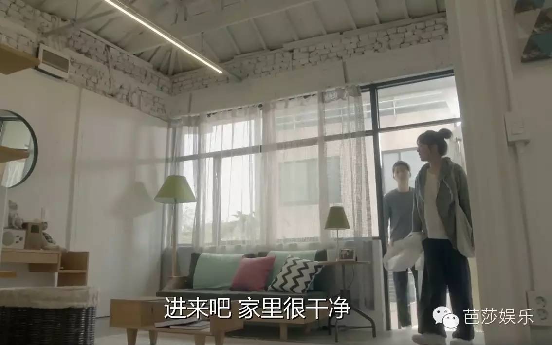 太阳的后裔为啥选宋仲基,太阳的后裔宋仲基帮宋慧乔扎头发