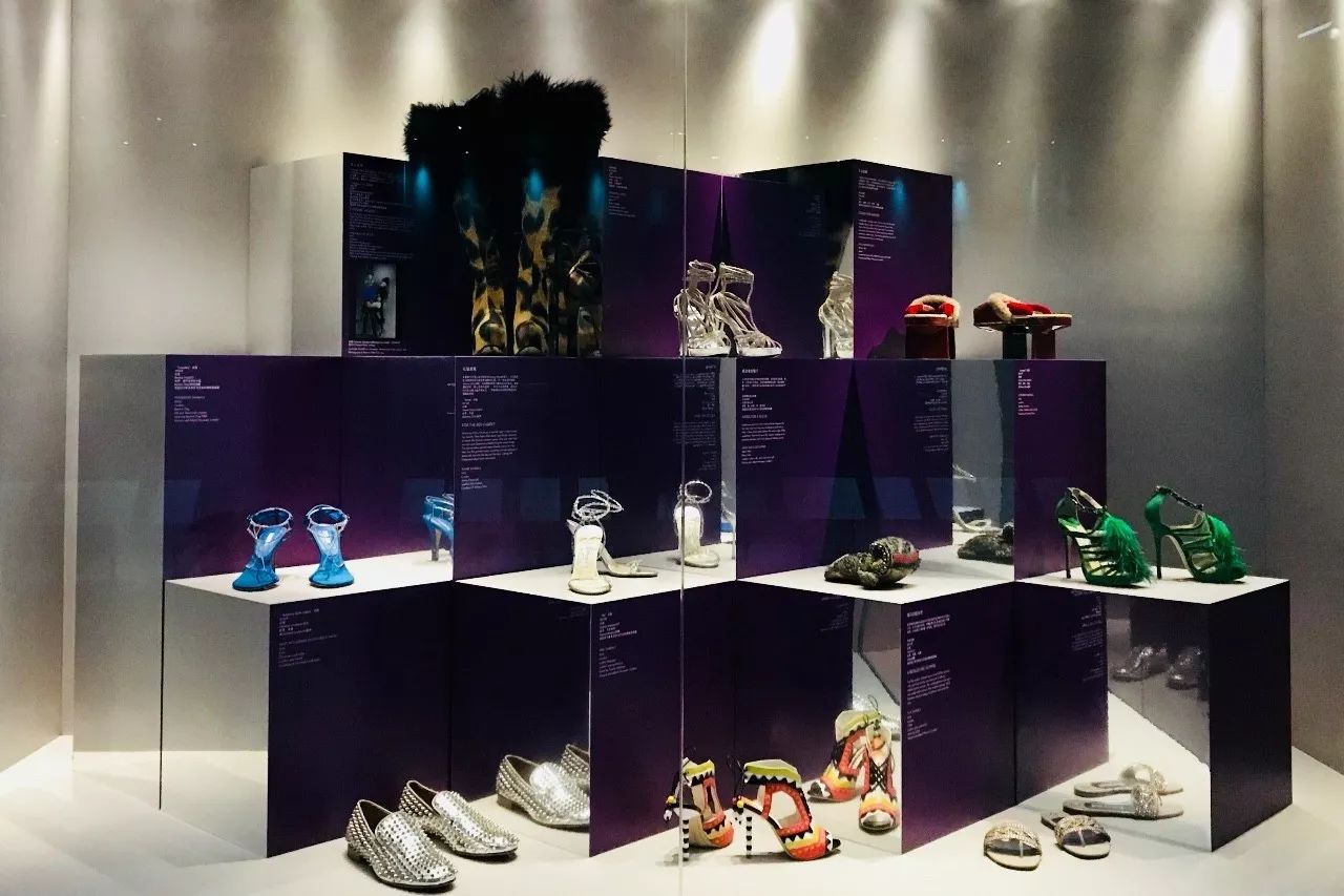 参加兴业太古汇“鞋履:乐与苦展览”开幕活动有感而发