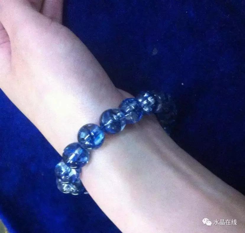 该怎么鉴别真水晶和假水晶,如何辨别真的水晶和假的水晶