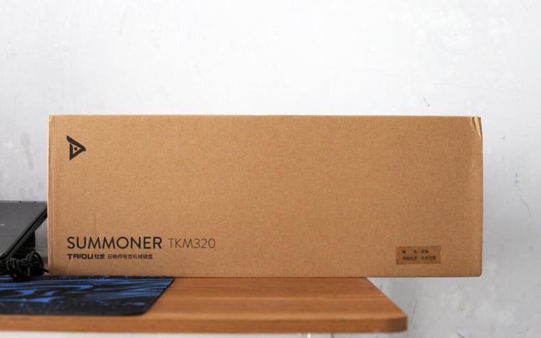 外设也要有“钛度”，召唤师白色茶轴机械键盘评测