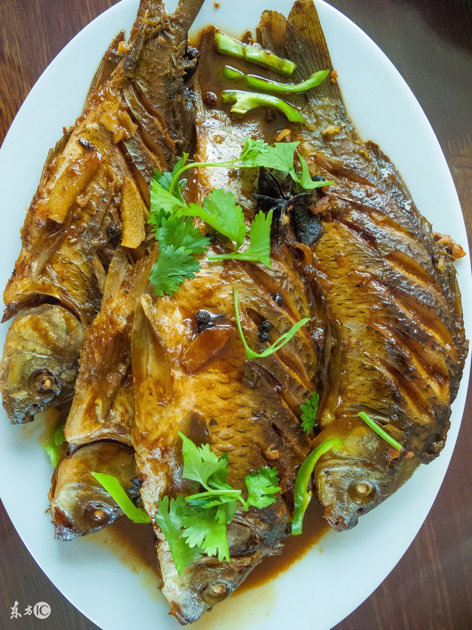 男子拔刺,鱼刺扎进舌头该怎么取出