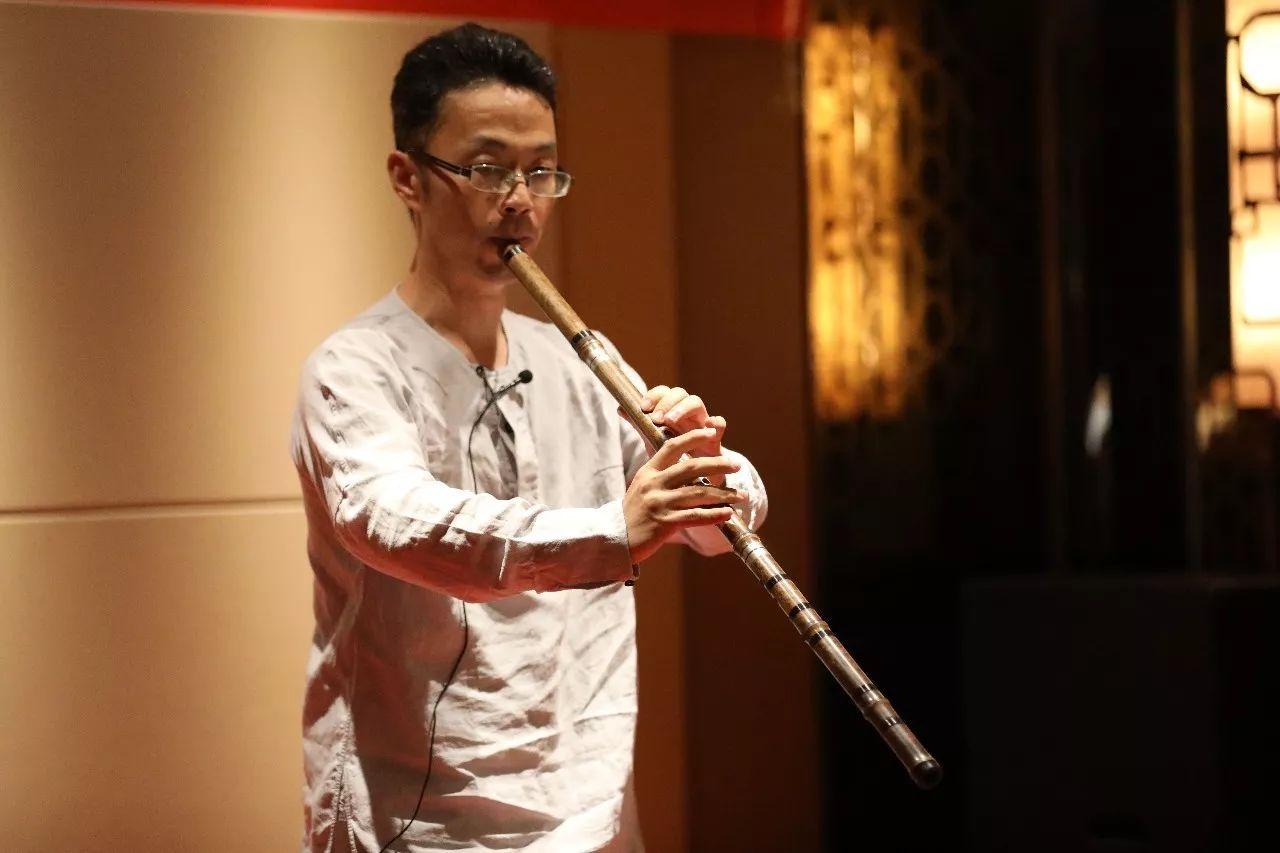 金风送爽同邀月下联,金风送爽迎中秋