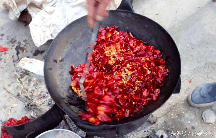 湖南的素炒辣椒的做法,秦巴奶奶炒辣椒