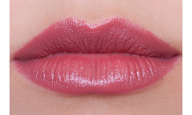 dior口红和ysl口红哪个好,口红dior和ysl