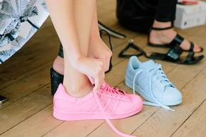 黑白配色好看的球鞋,球鞋不花里胡哨