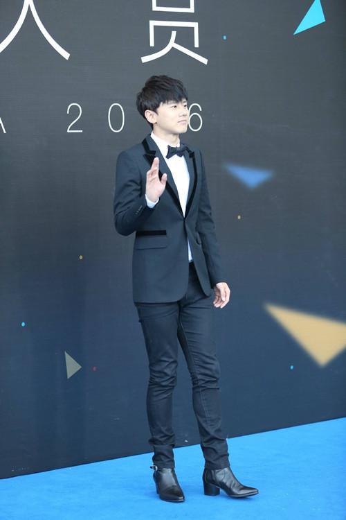 男明星穿上高跟鞋，邓超辣眼睛，鹿晗融为一体，张杰迷之可爱