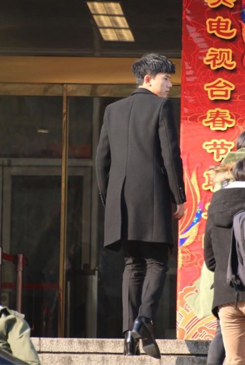 男明星穿上高跟鞋，邓超辣眼睛，鹿晗融为一体，张杰迷之可爱