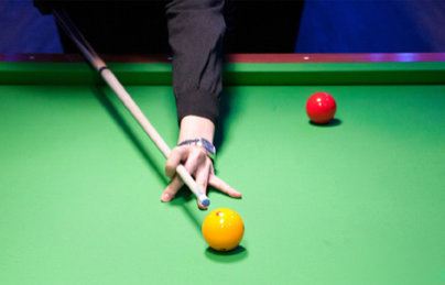 法式风格台球室,开伦台球上的花式表演