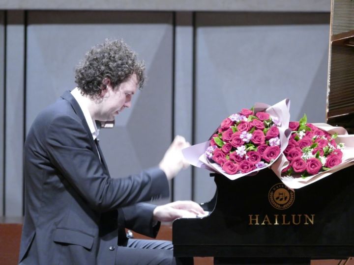 海伦维也纳演奏,海伦钢琴维也纳