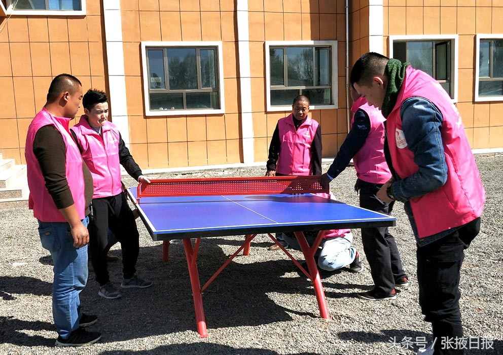 暖流志愿者,志愿者慰问贫困学生送爱心送温暖