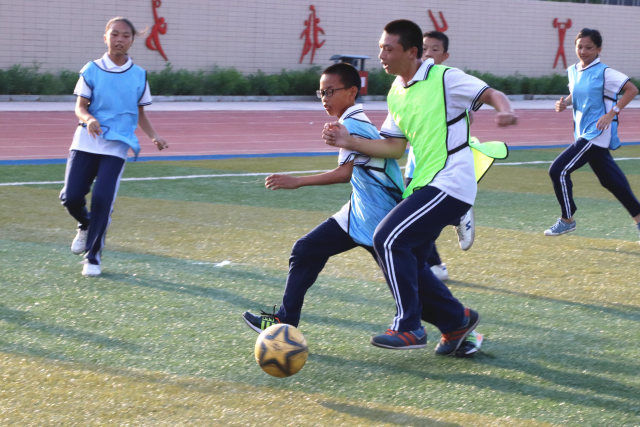 厦门学校的校风比较好,厦门足球特色学校莲龙小学