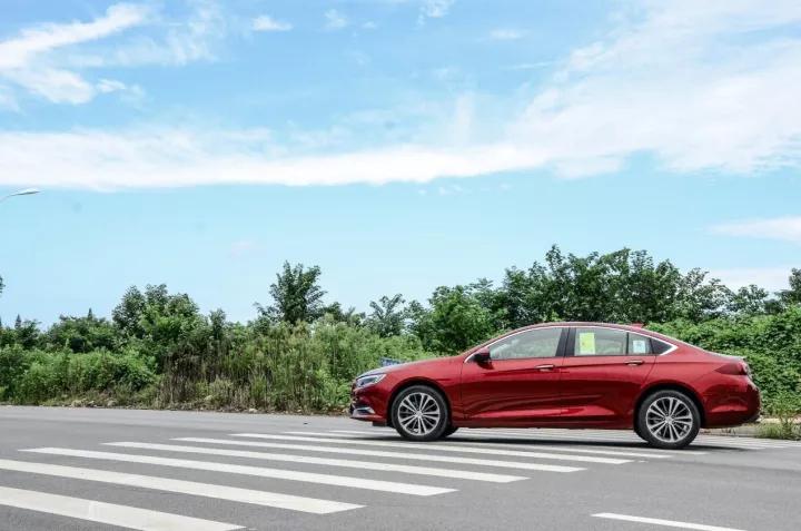 君威帕萨特雅阁凯美瑞怎么选,君威为什么比凯美瑞雅阁便宜