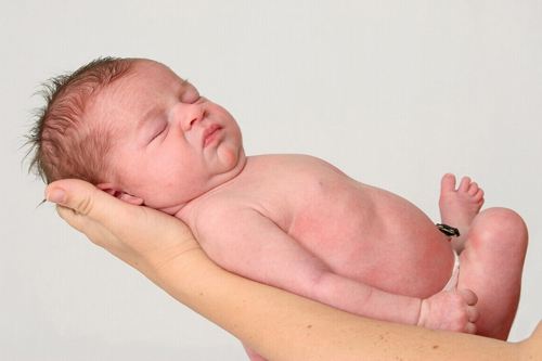 宝宝肚脐出现这5种异样绝对不能拖！脐带脱落前后的护理很重要